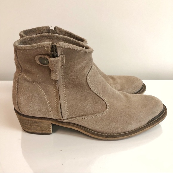 Cable Genuine Leather Gray Suede Chelsea Chunky Block Heels Ankle Boots Booties. - Picture 14 of 16